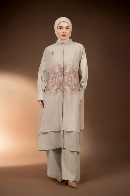 Image of GAUN MIDI BERMOTIF TENTREM SAVANA