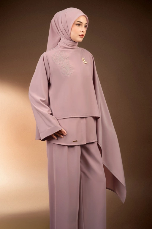 Image of  BLUS BERSELENDANG TENTREM SARI