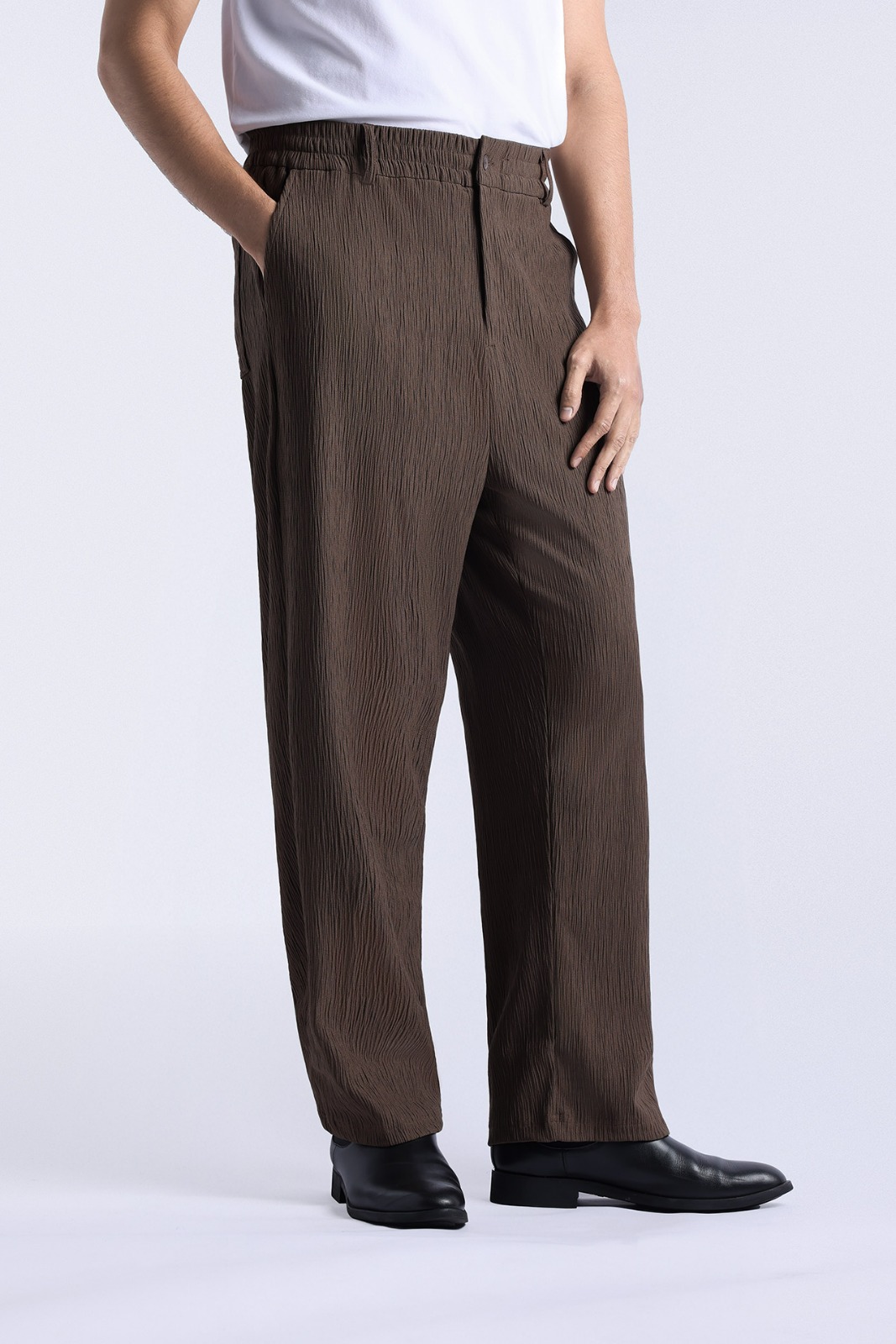 Coze Textured Pants Dark Brown