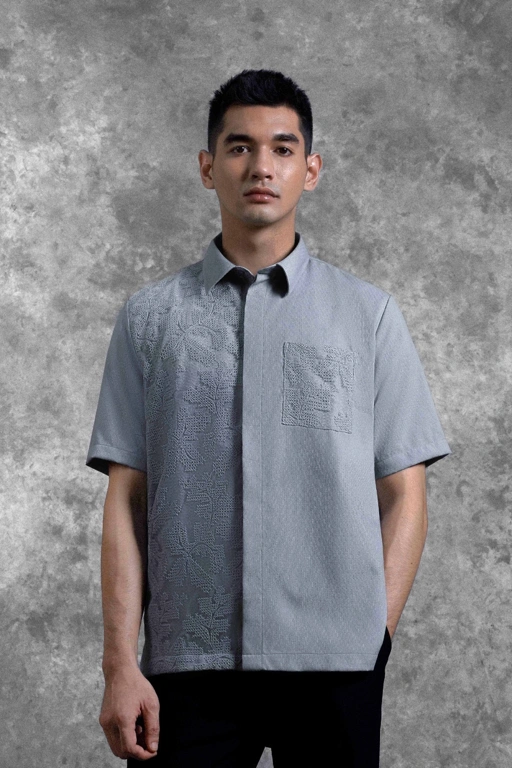 Image of Kemeja Brukat Saku Renjana Lengan Pendek Embun