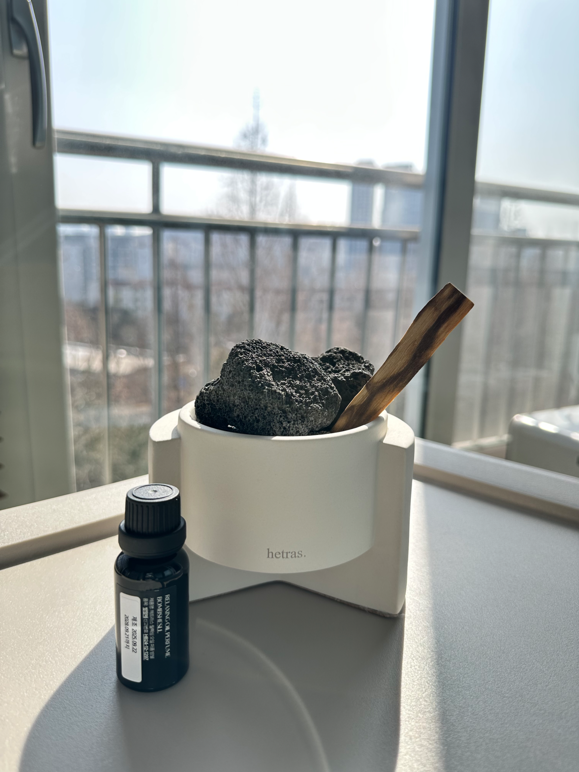Hetras Rock Diffuser White