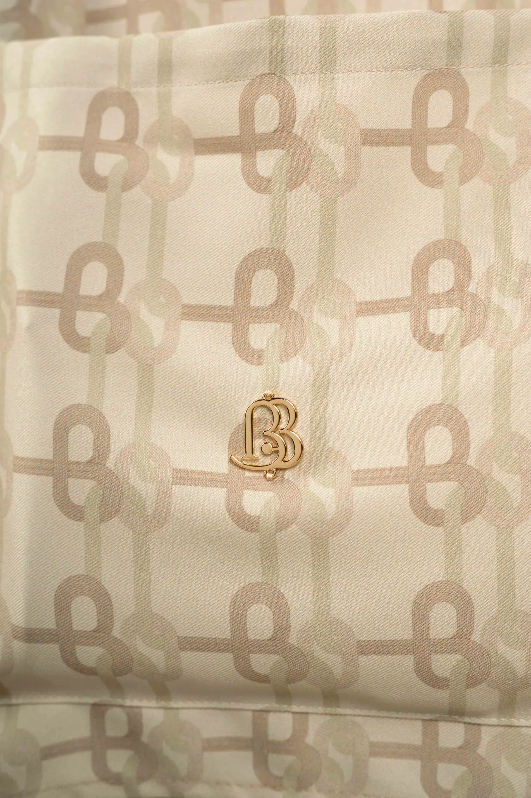 SIENNA NURSING APRON ALMOND