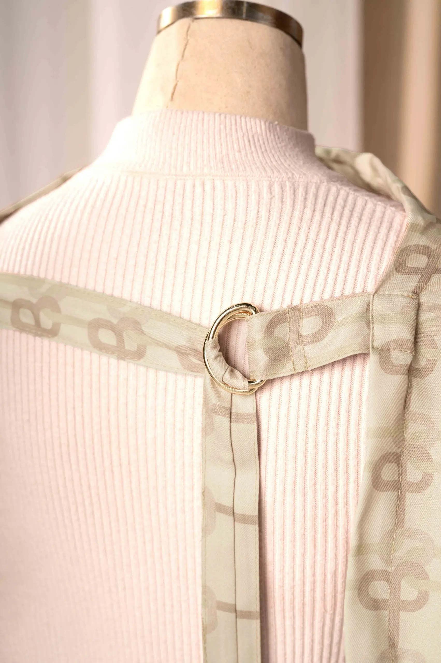 SIENNA NURSING APRON ALMOND