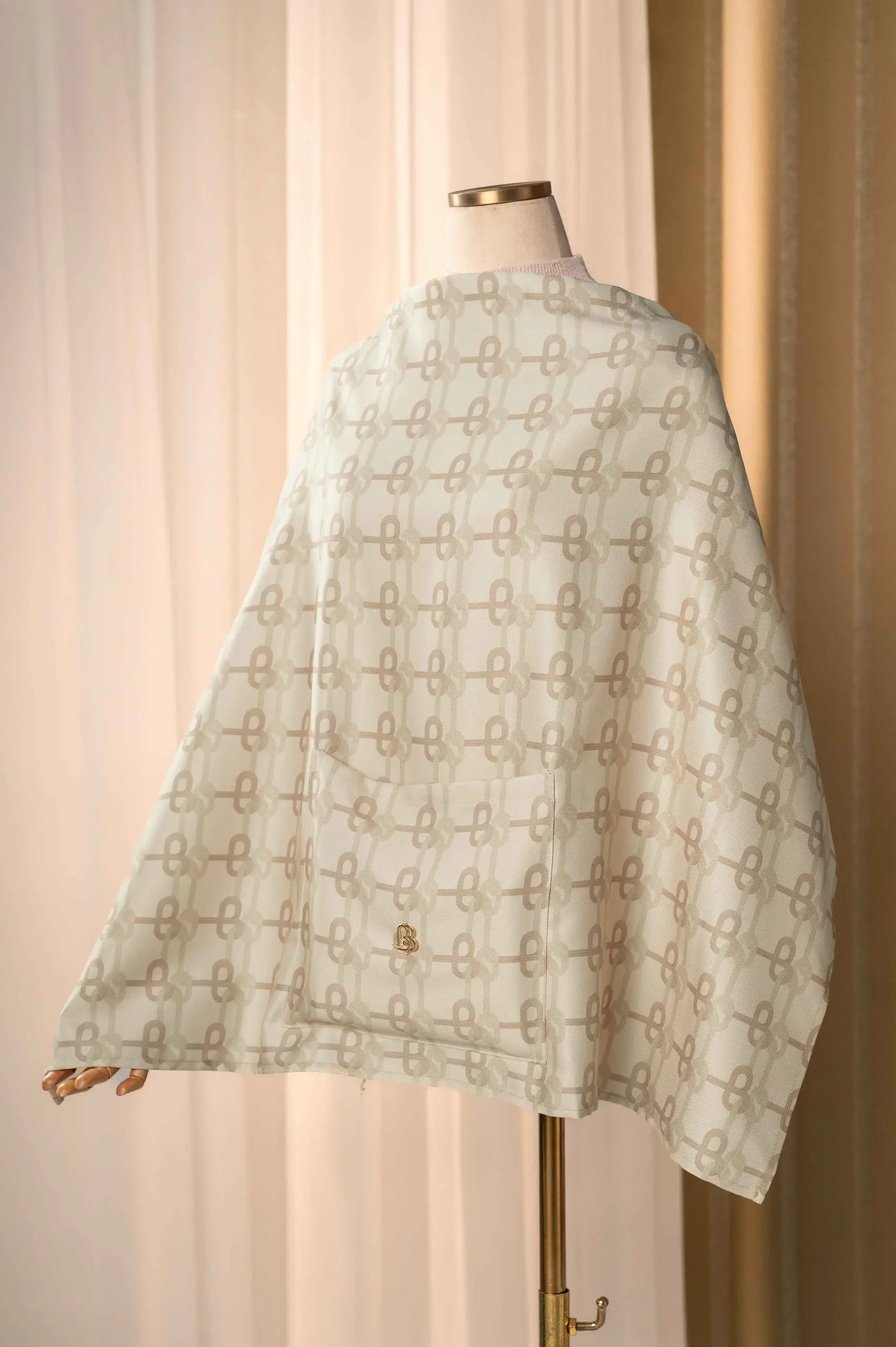 SIENNA NURSING APRON ALMOND