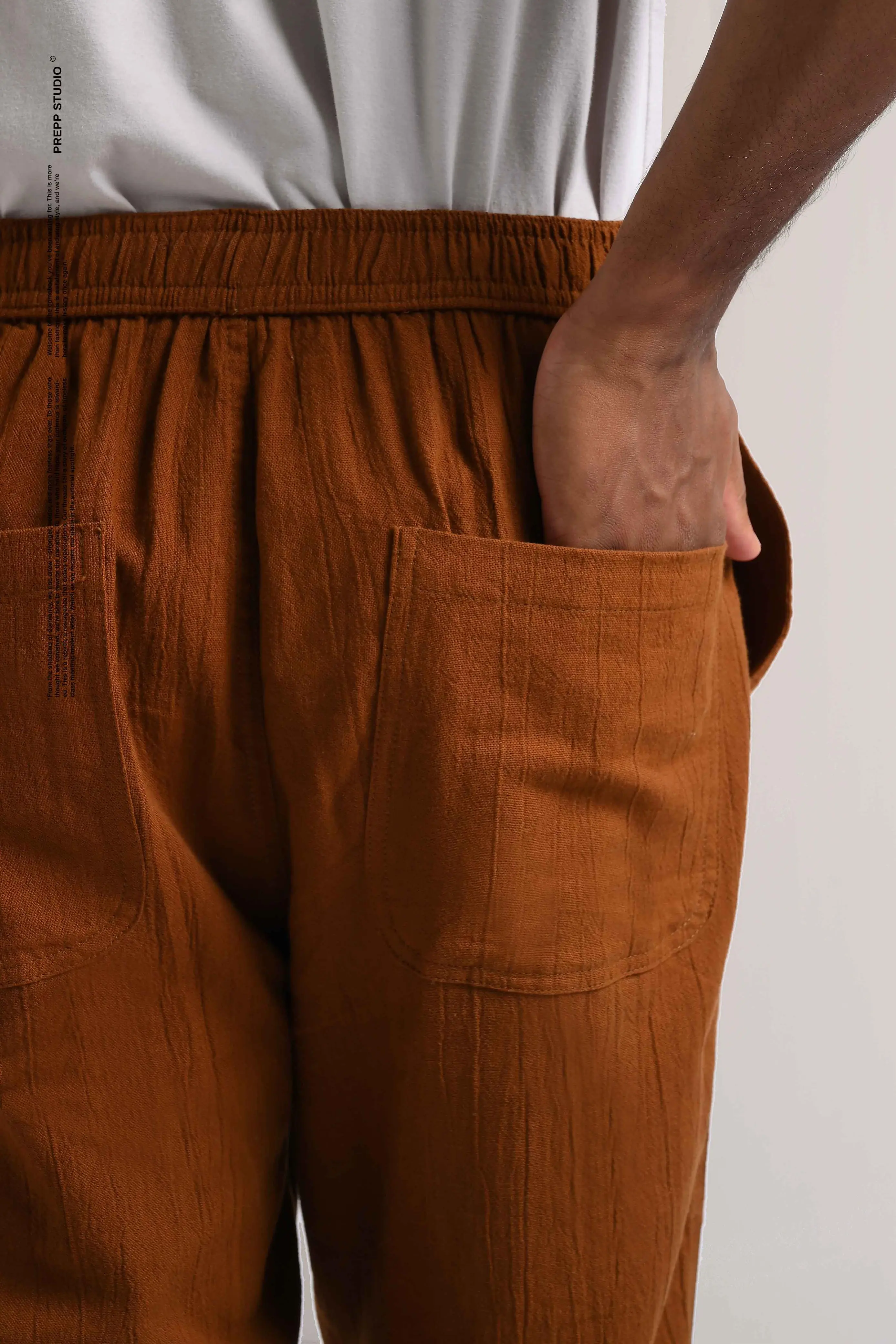 CORRUGATE CRINKLE PANTS BROWN