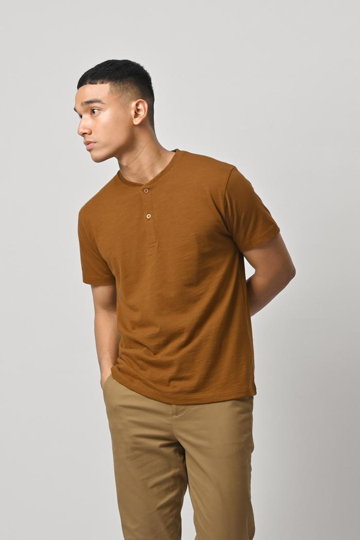 KAOS PREPP STUDIO HENLEY SLUB TEES LIGHT BROWN