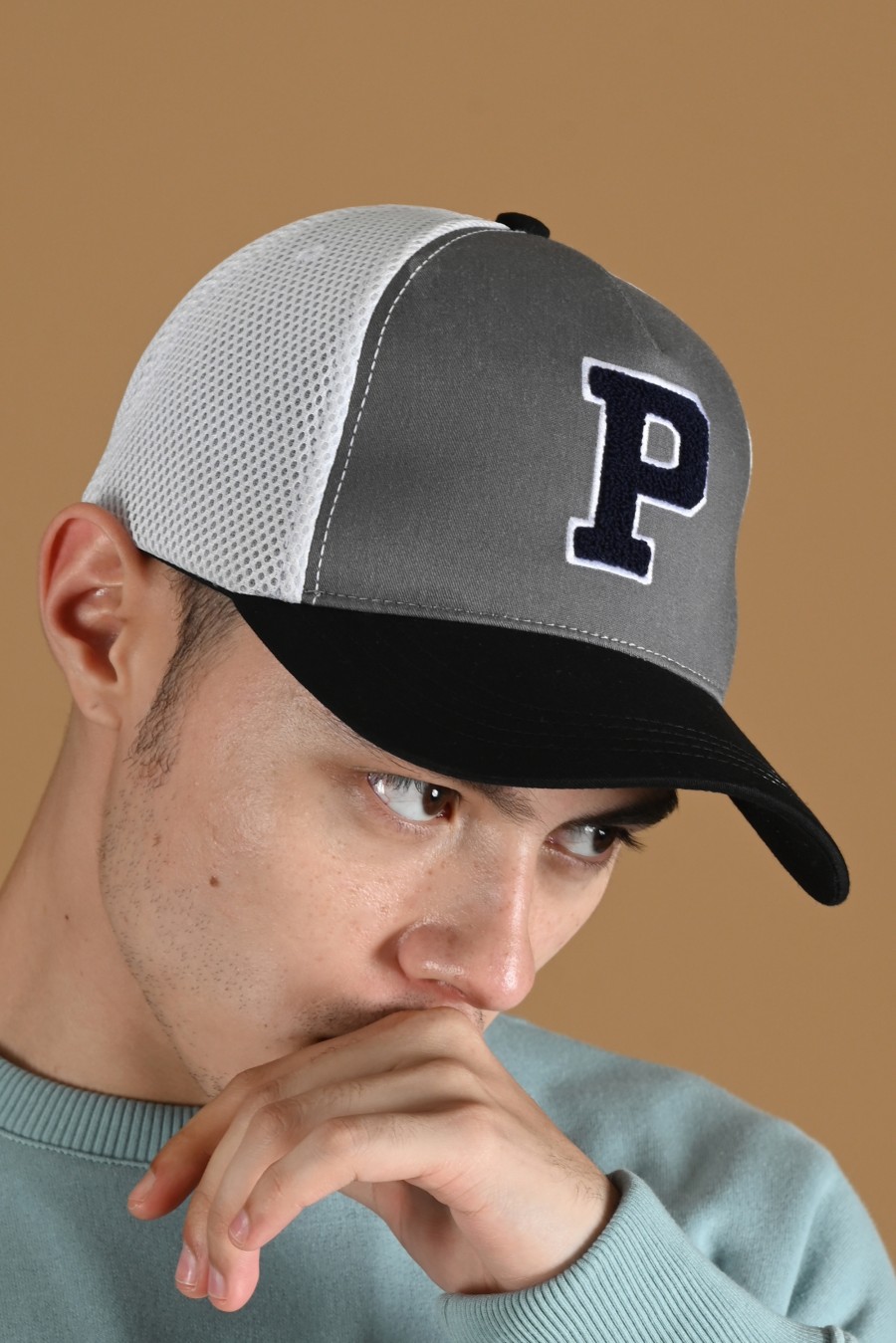 TRUCKER HAT GREY BLACK