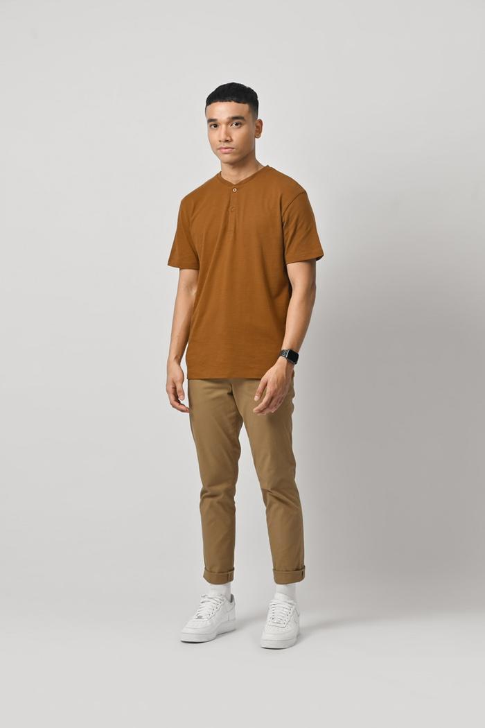KAOS PREPP STUDIO HENLEY SLUB TEES LIGHT BROWN