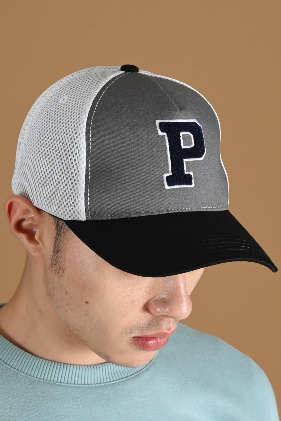 TRUCKER HAT GREY BLACK