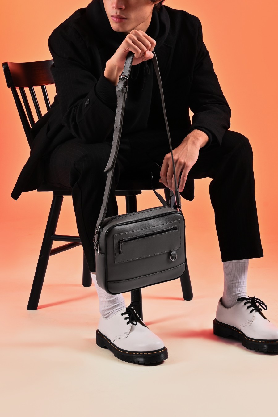 HUSTLE SLING BAG GREY