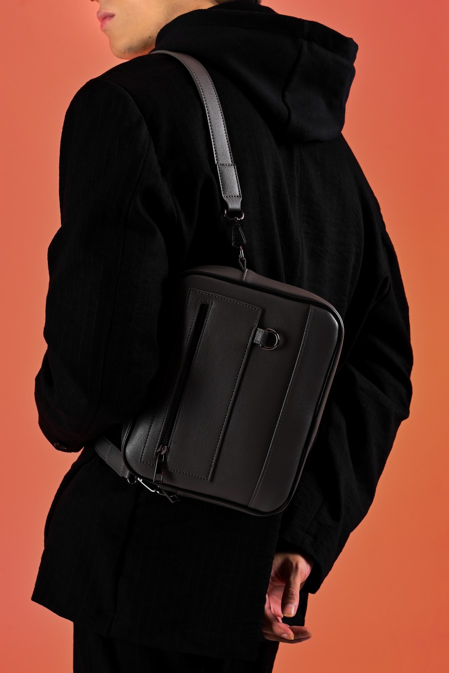 HUSTLE SLING BAG GREY