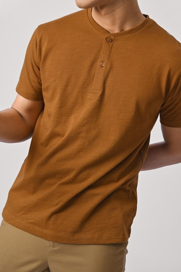 KAOS PREPP STUDIO HENLEY SLUB TEES LIGHT BROWN
