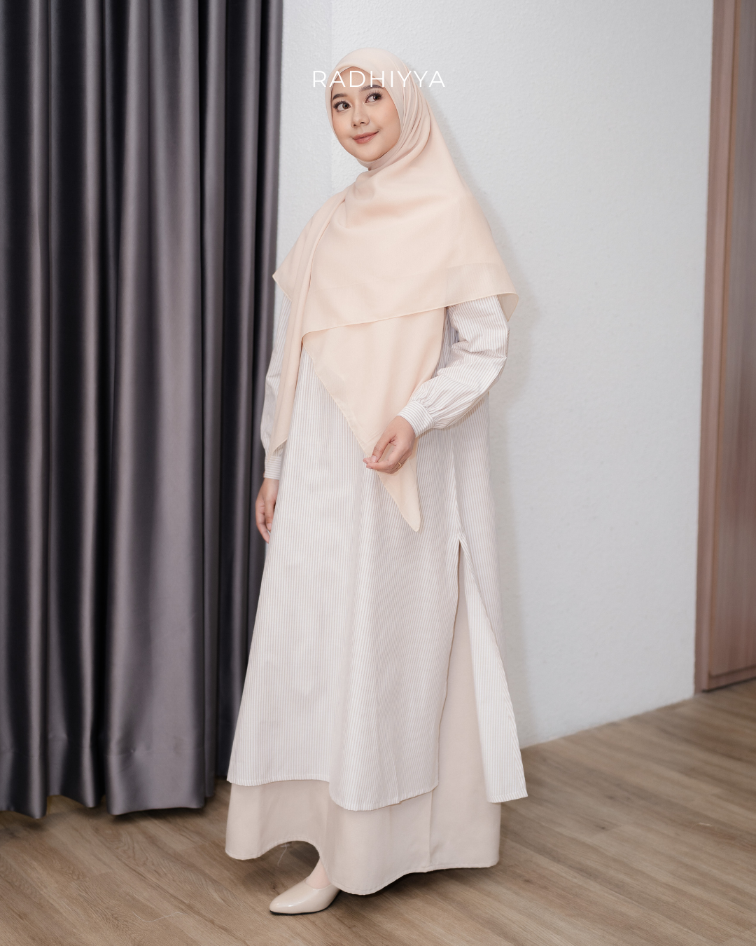 Kaia Abayunik - Beige Stripes