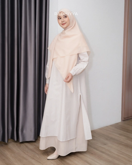 Kaia Abayunik - Beige Stripes