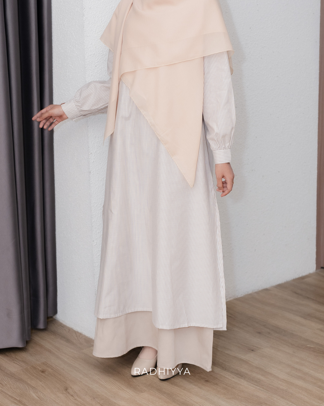 Kaia Abayunik - Beige Stripes