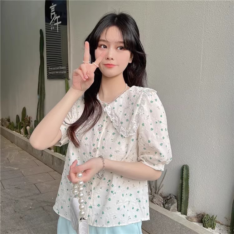 LYR304 | SELYRA Korean Floral Blouse Wanita – Blouse Putih Motif Bunga Feminine Daily Wear