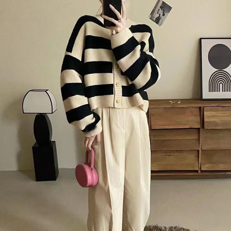LYR345 | SELYRA Korean Stripe Knit Cardigan Wanita – Soft Vintage Look