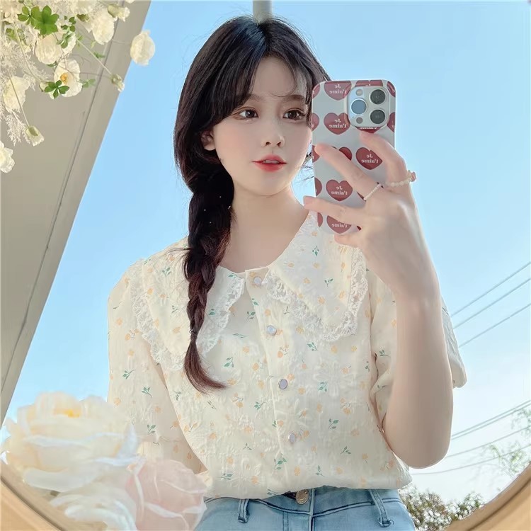 LYR304 | SELYRA Korean Floral Blouse Wanita – Blouse Putih Motif Bunga Feminine Daily Wear