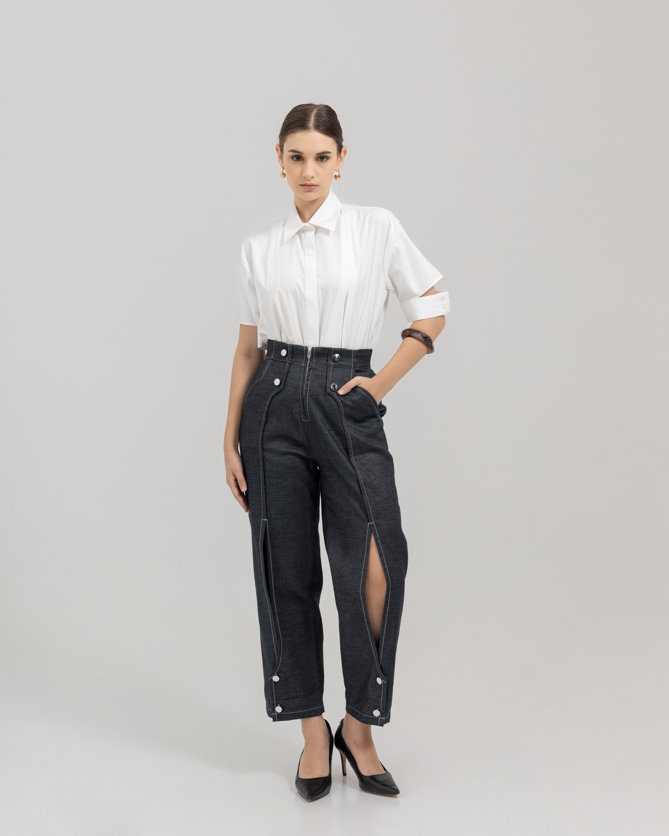 Knee-Slit Jeans