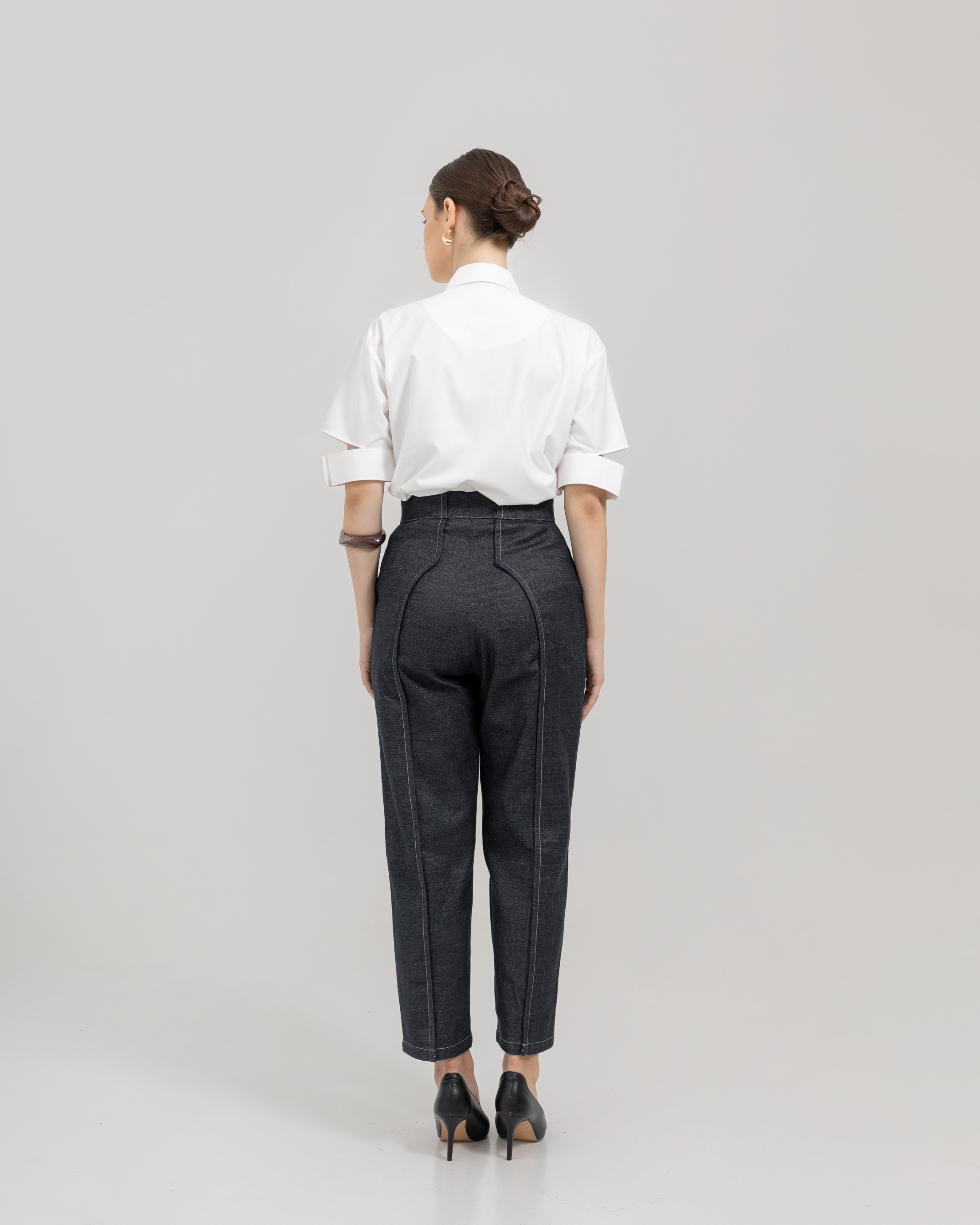 Knee-Slit Jeans