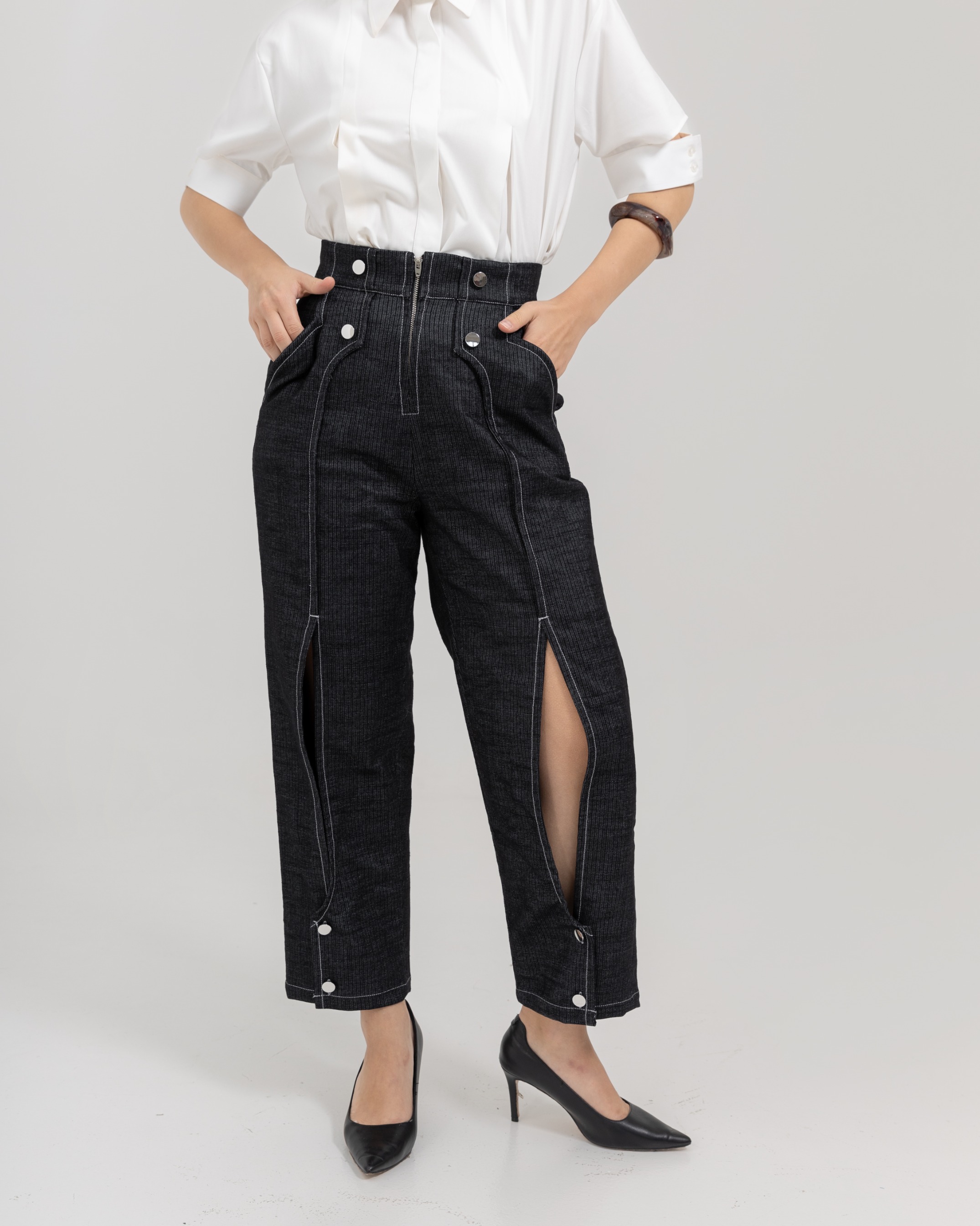 Knee-Slit Jeans