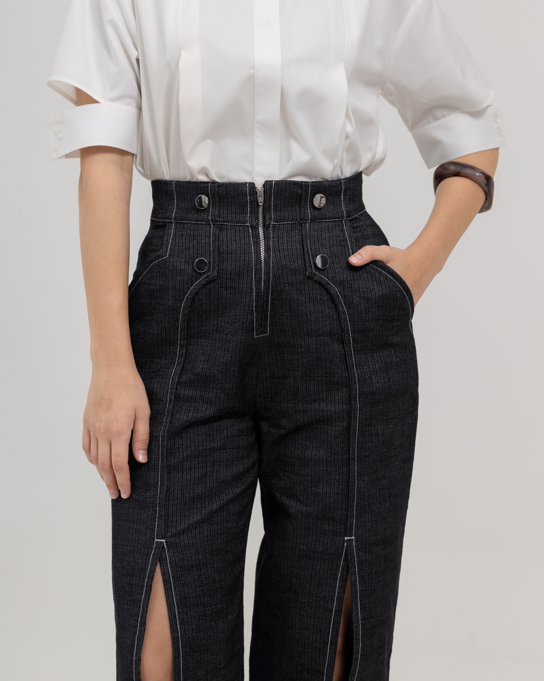 Knee-Slit Jeans