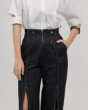 Knee-Slit Jeans