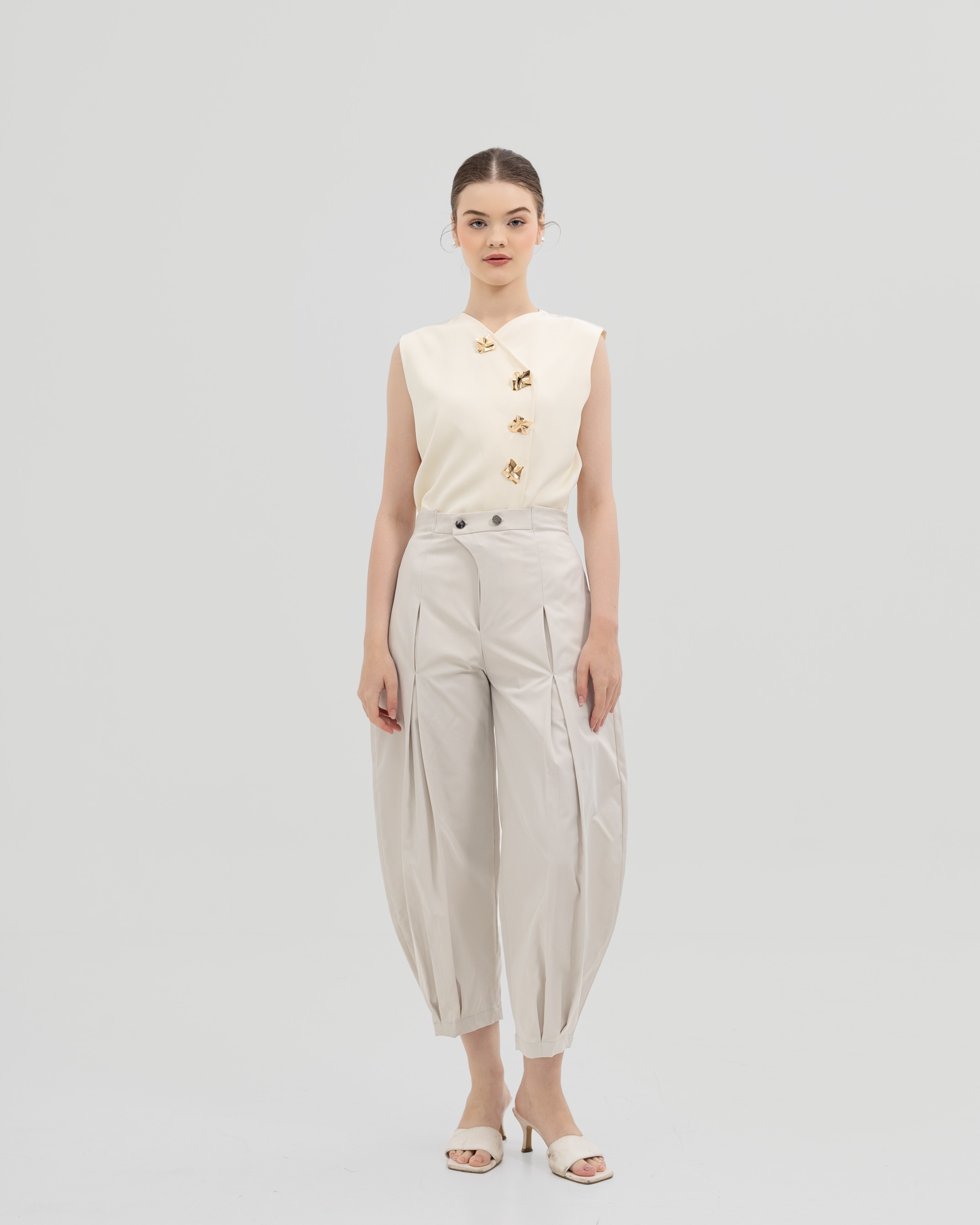 Pleated Barrel Pants