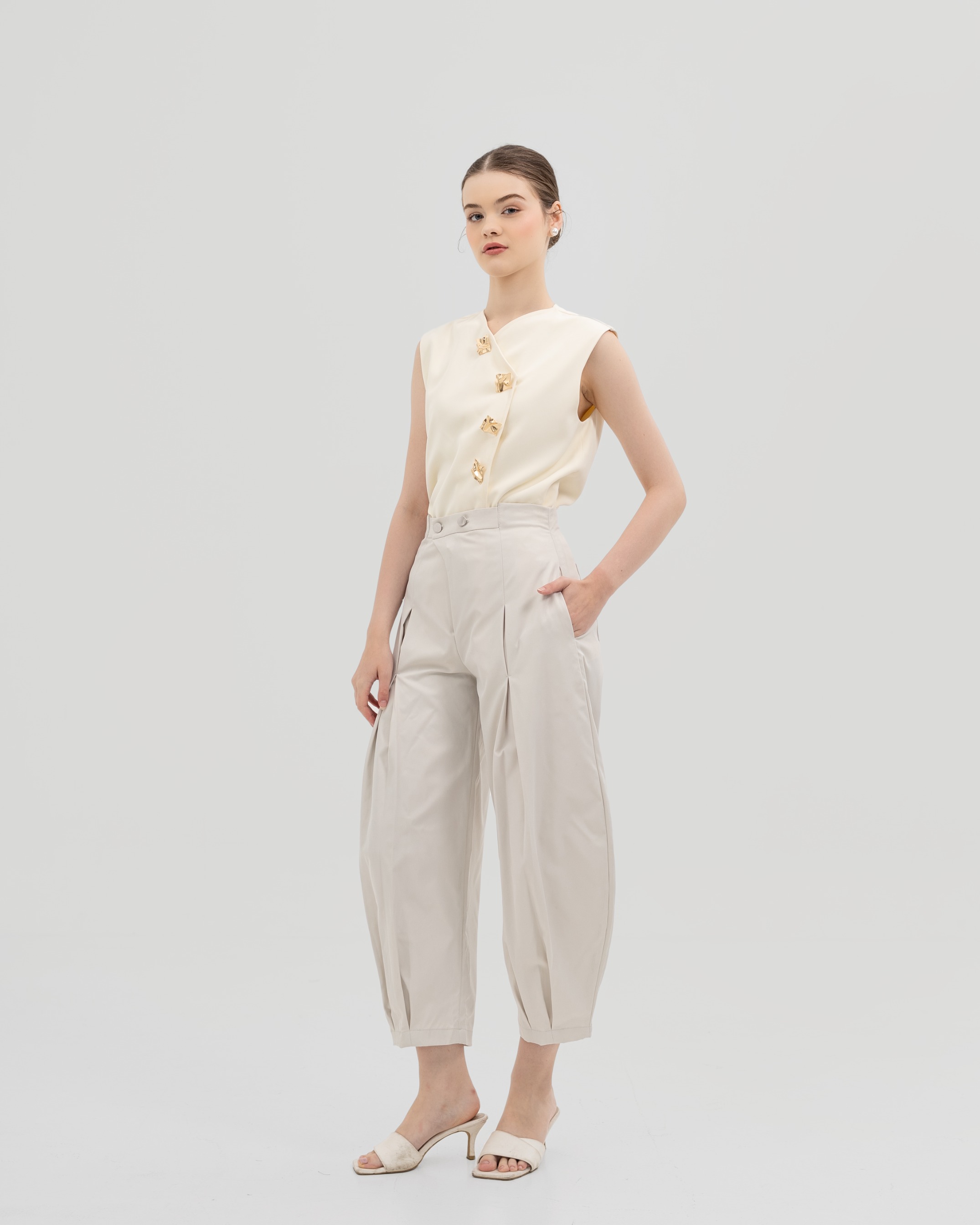 Pleated Barrel Pants