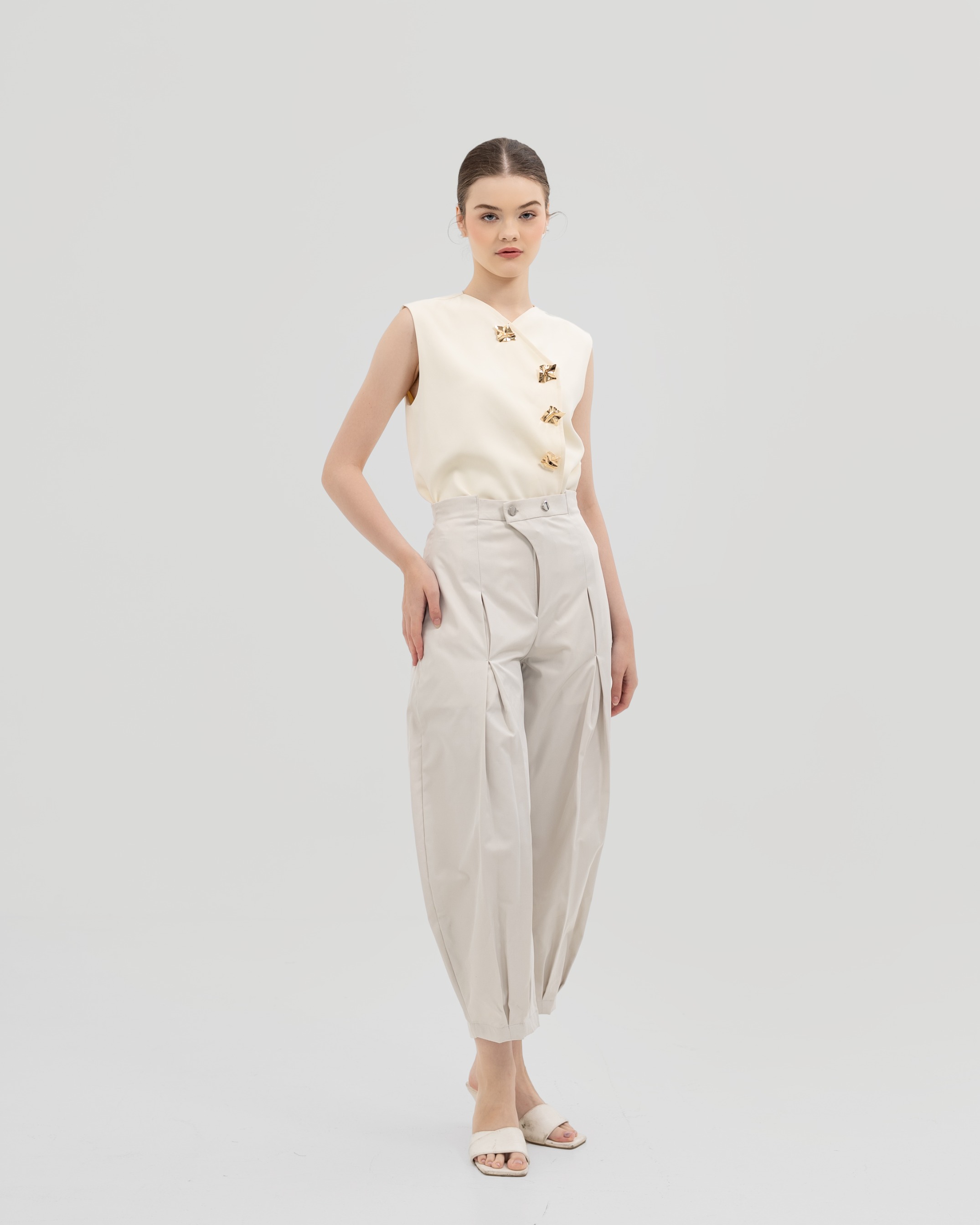 Pleated Barrel Pants