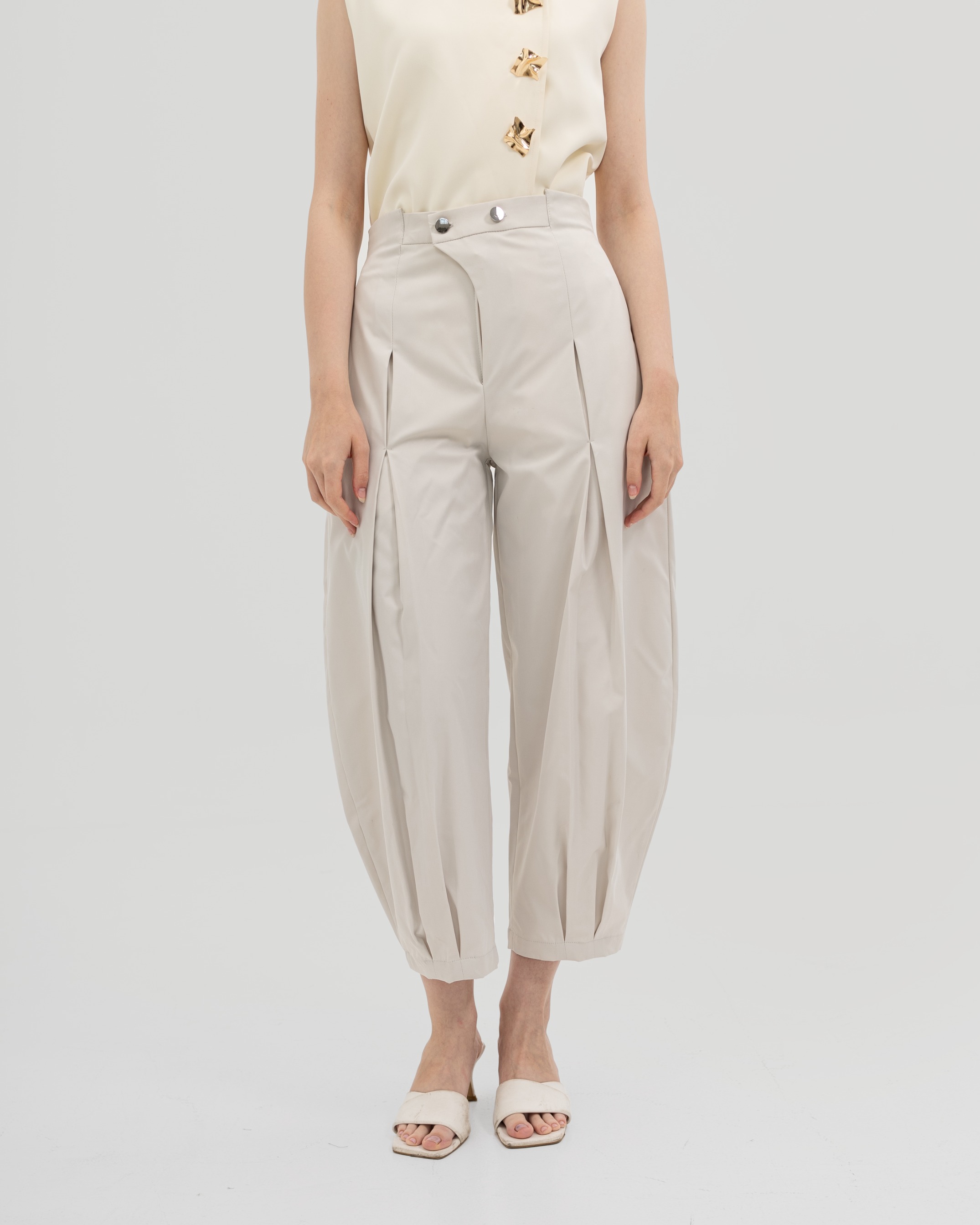 Pleated Barrel Pants