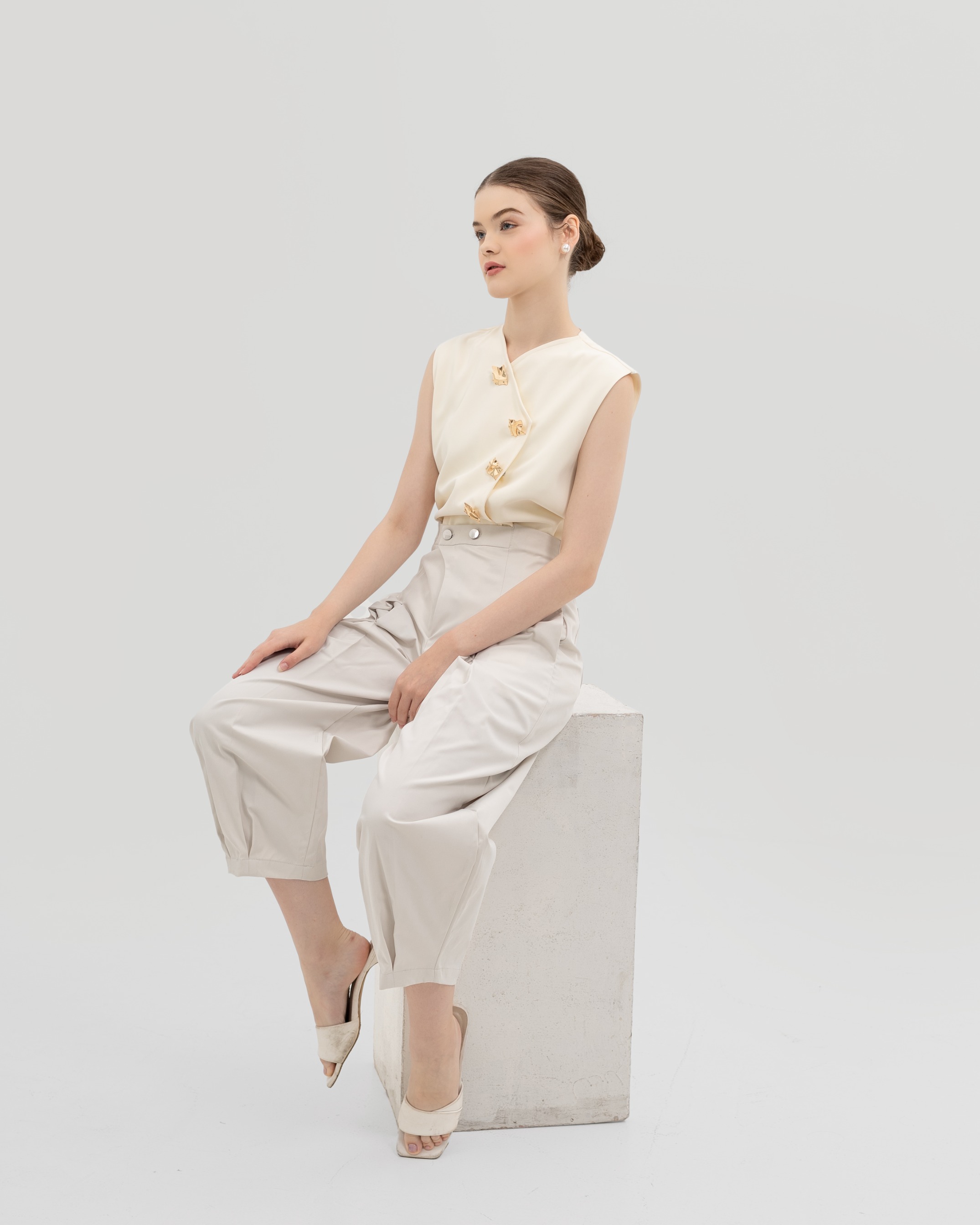 Pleated Barrel Pants