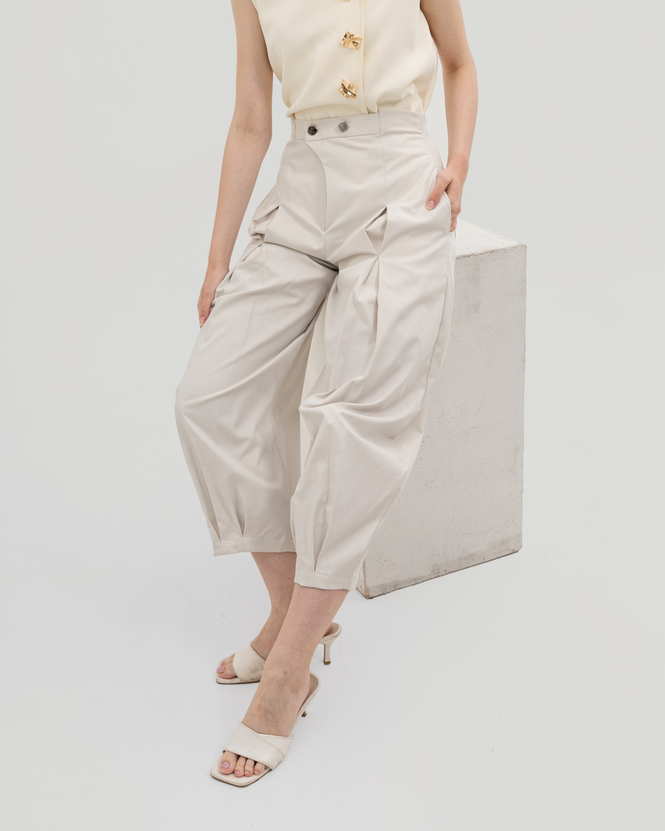 Pleated Barrel Pants