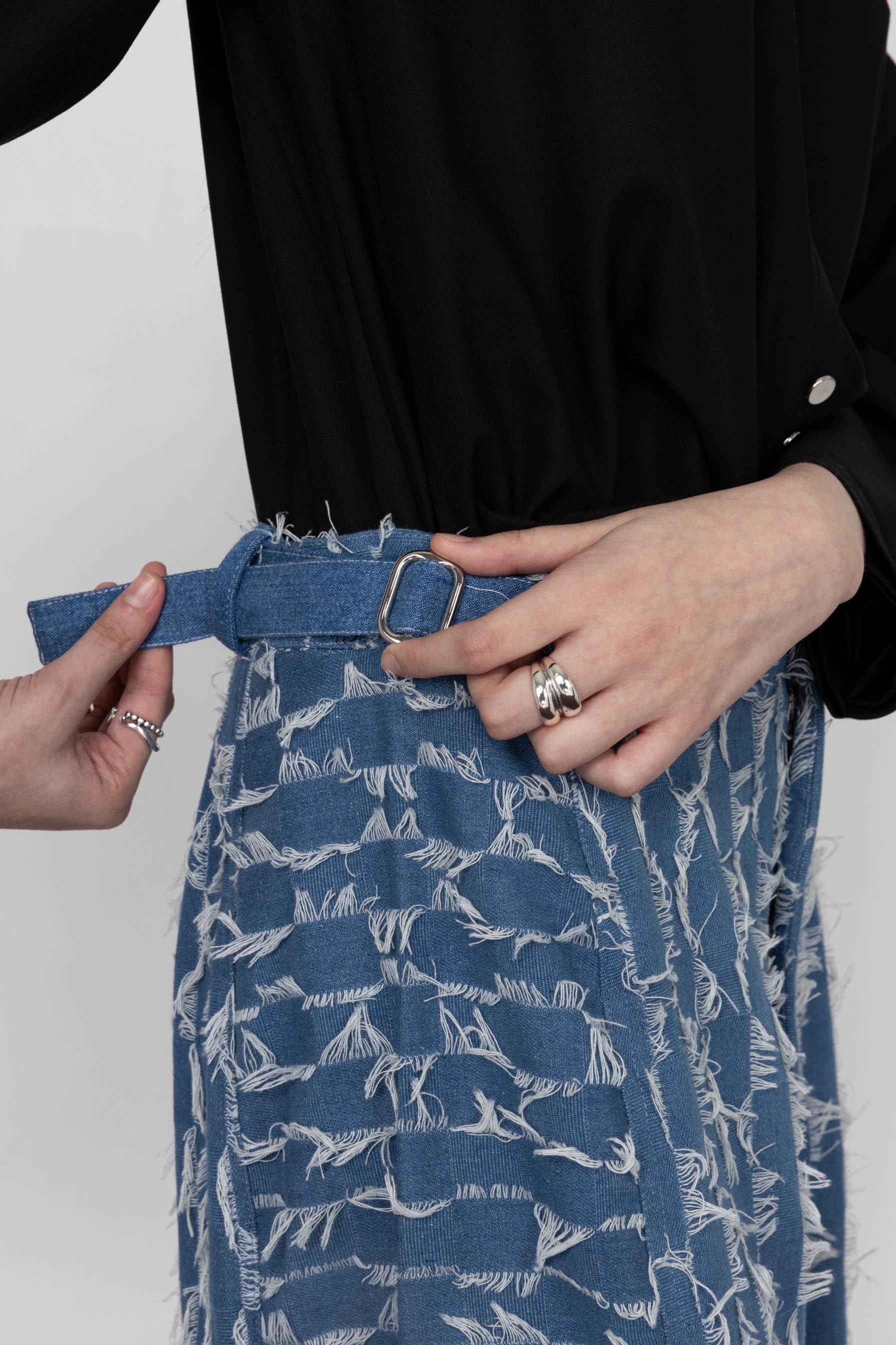 Raw Edge Jeans with Side Pockets