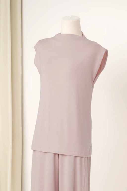 Image of HUGGABLE SLEEVELESS INNER TOP SUEDE