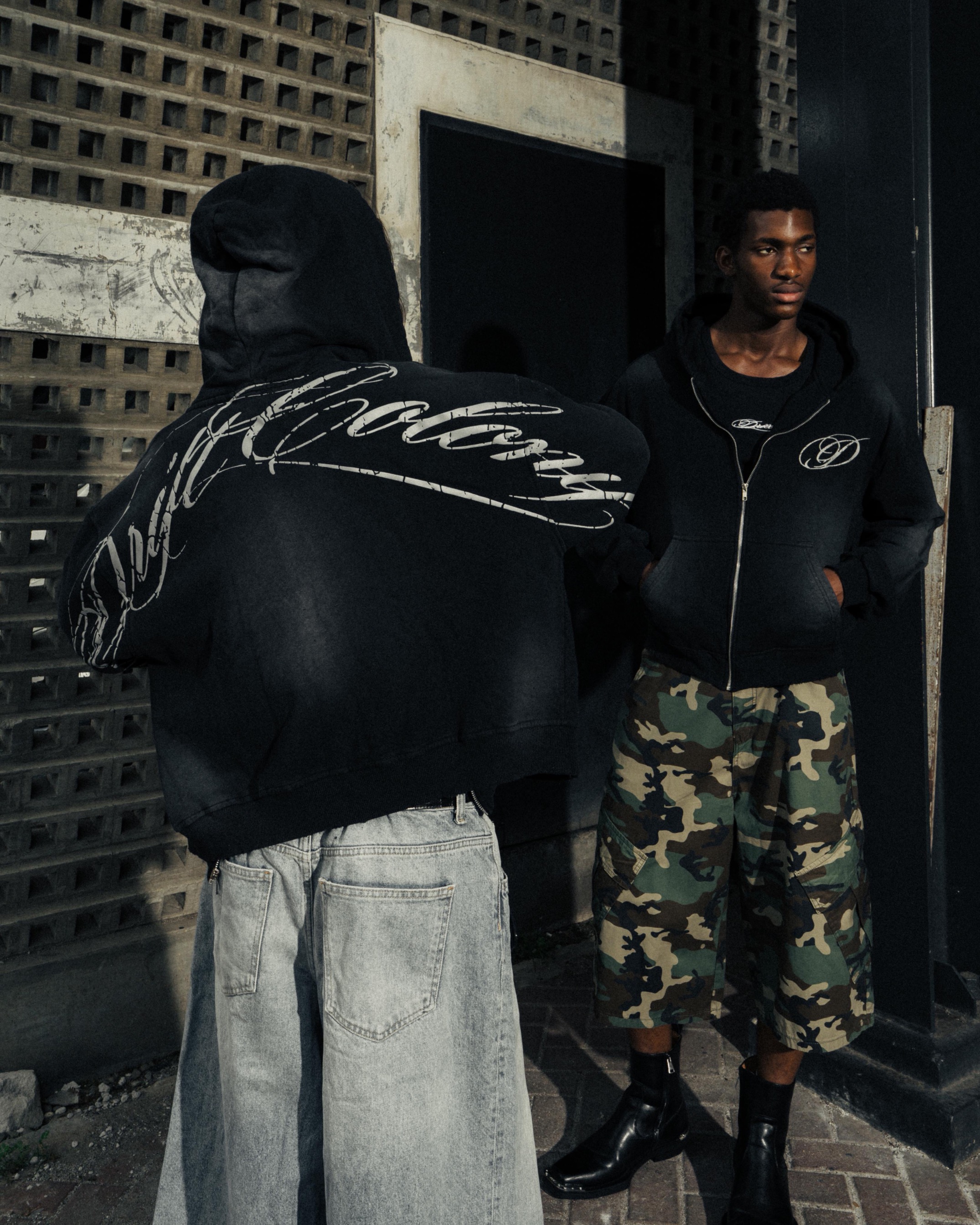 OBSIDIAN BLACK ZIPPER HOODIE