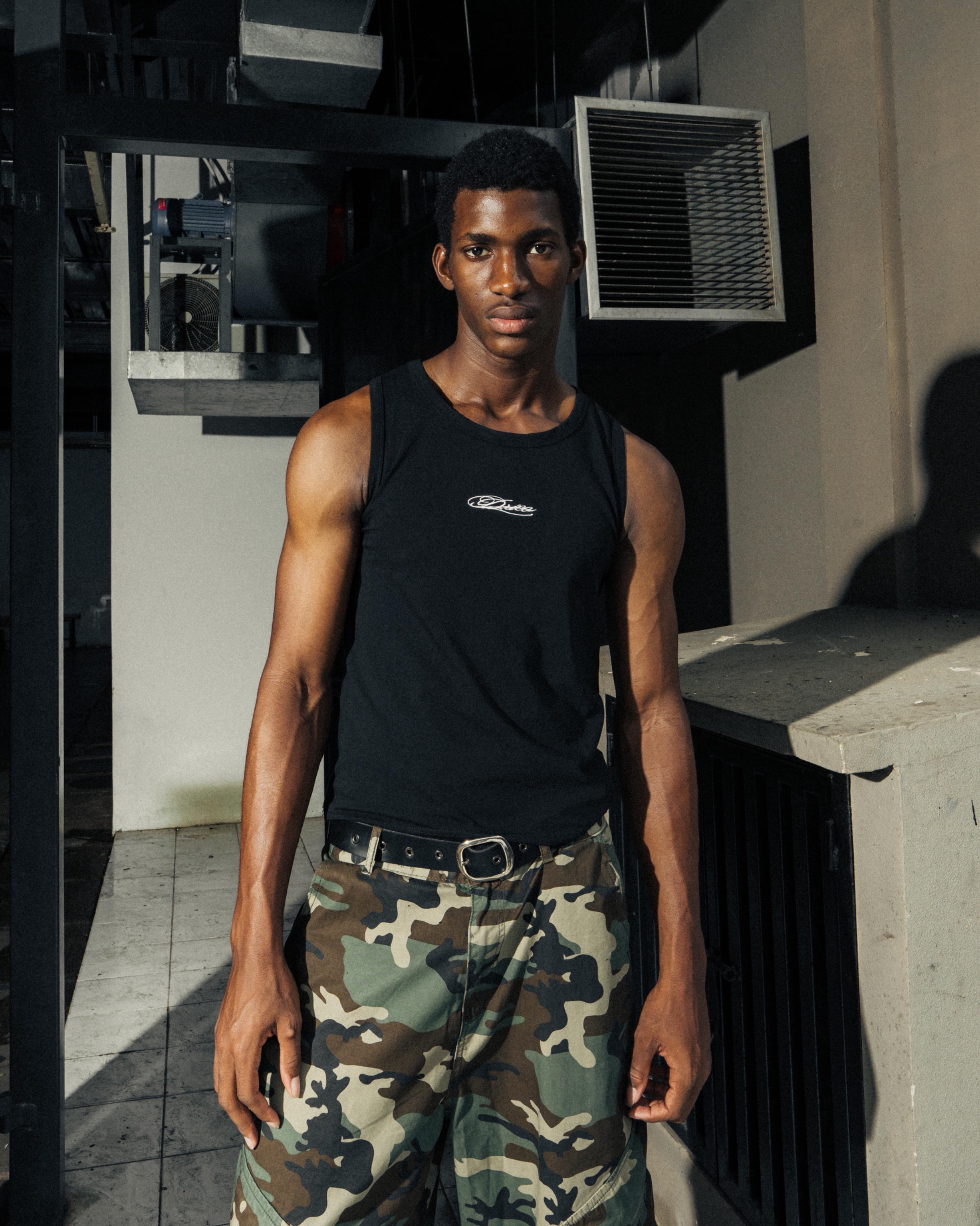 ESSENTIALS TANK BLACK & WHITE