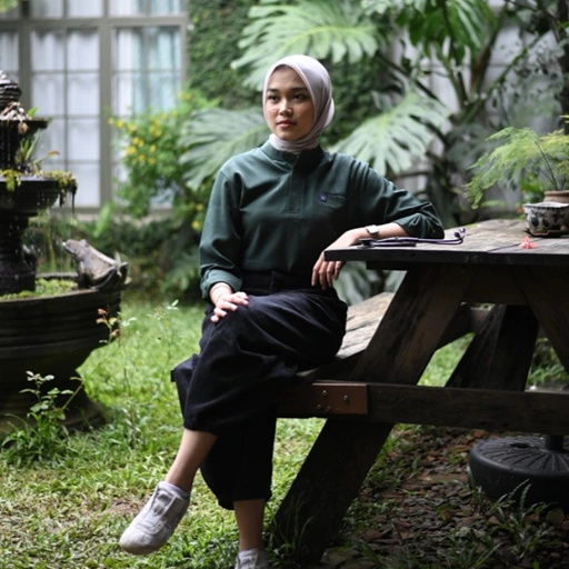 Image of Empirical - Mandarin Long Sleeve TOP - Dark Green