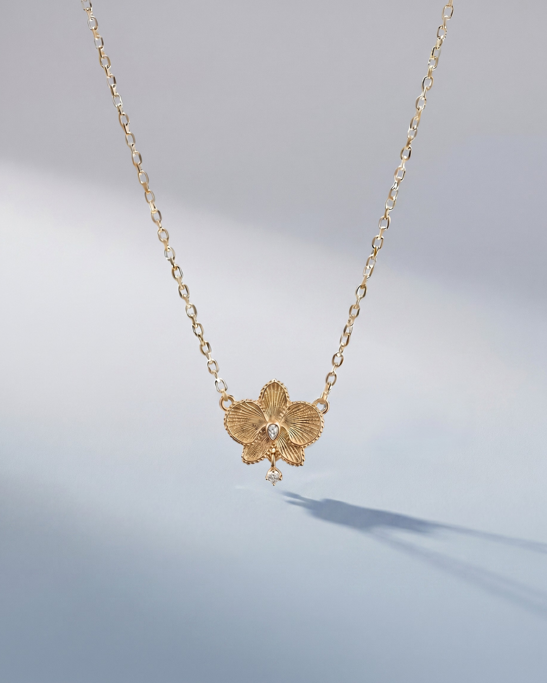 Gold Orchidea Textured Necklace 