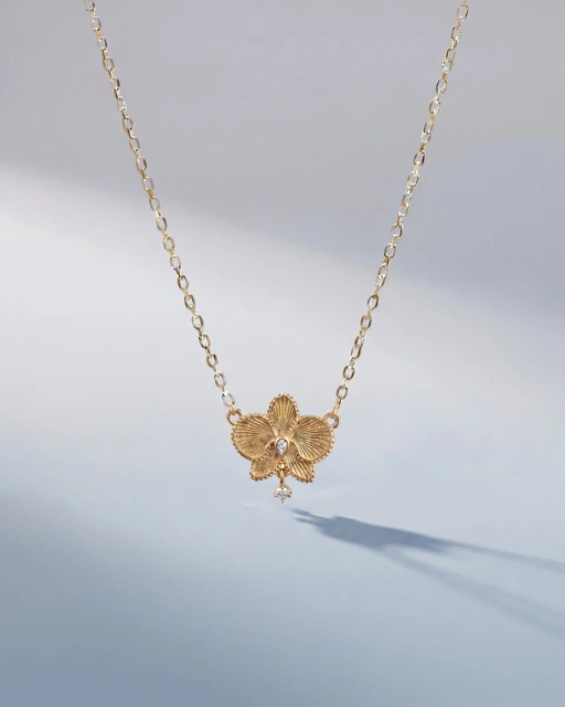 Gold Orchidea Textured Necklace 