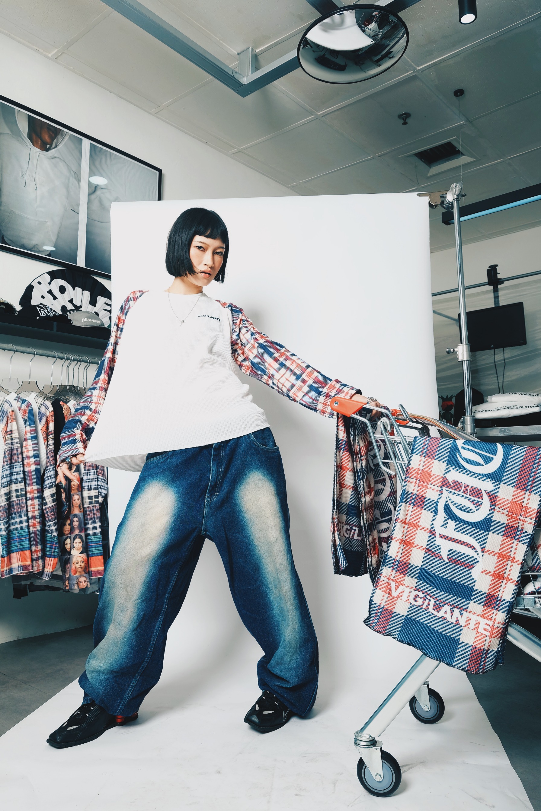 PLAID BLURED THERMAL WHITE