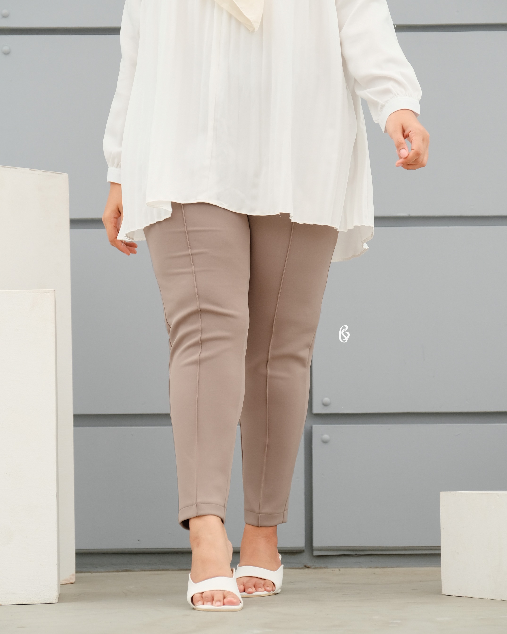 Jade Pants - Taupe | Celana Pencil Slimfit Pants Bigsize Jumbo