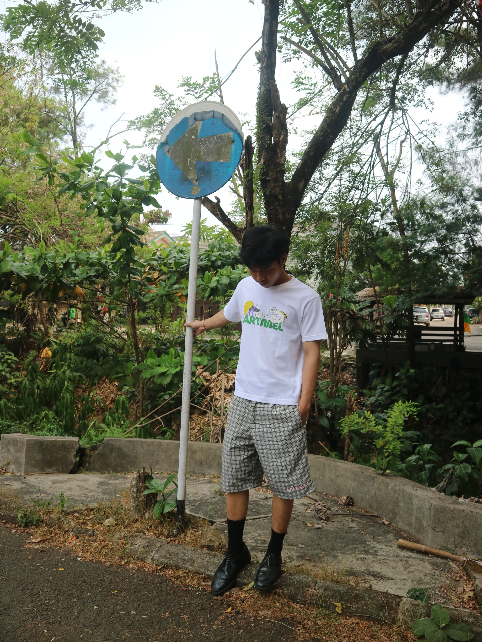 Antagonist Tee White