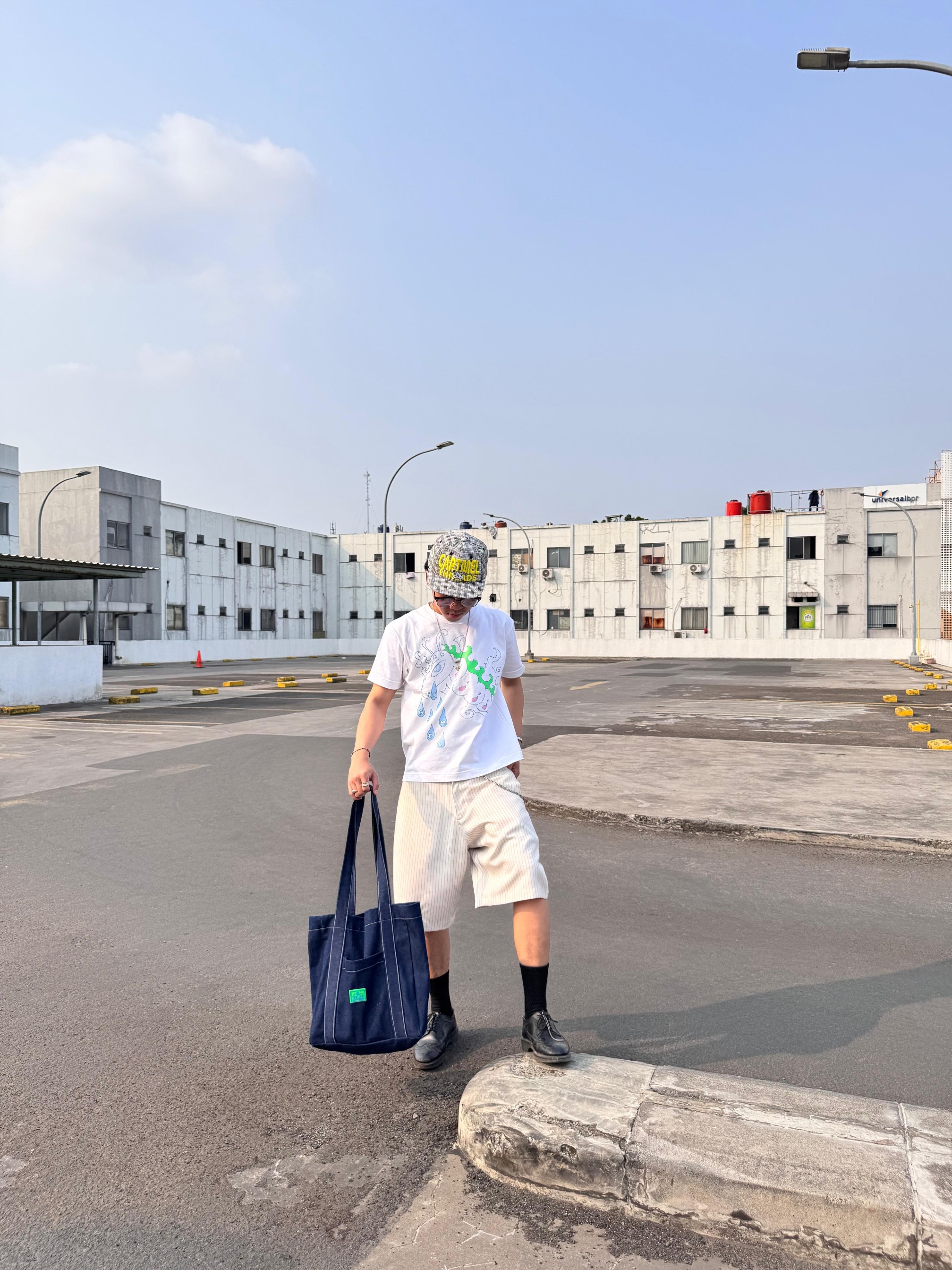 Loomy Tee White