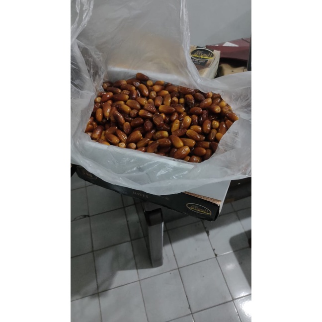 Kurma Tunisia Madu 1kg - Tekstur Chrunchy, Rasa Manis Alami, Daging Tebal
