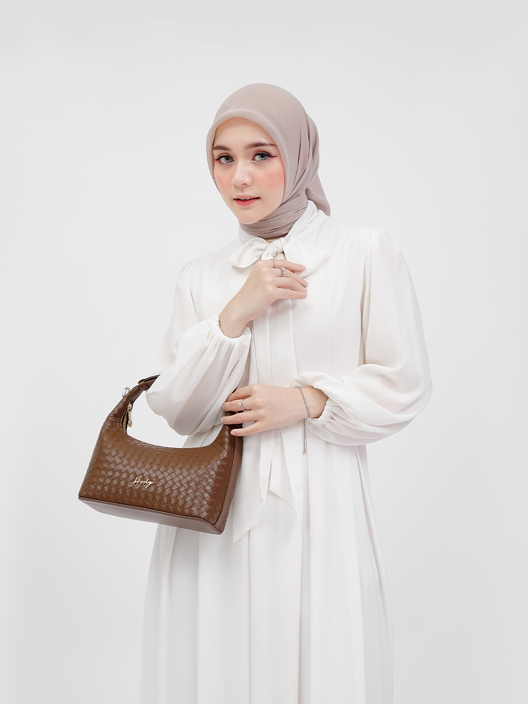 [Exclusive Launching] Hody - Tas Selempang Wanita Shoulder Bag Elegan Kulit Sintetis Anyaman Woven Bag Terbaru - Rosella Bag  4.8  118 penilaian