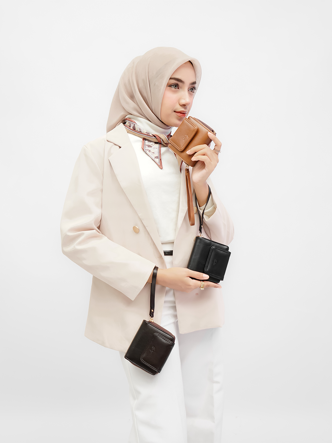 Hody - Dompet Lipat Wanita Card Holder Wanita Tali Pendek - LAYNA WALLET