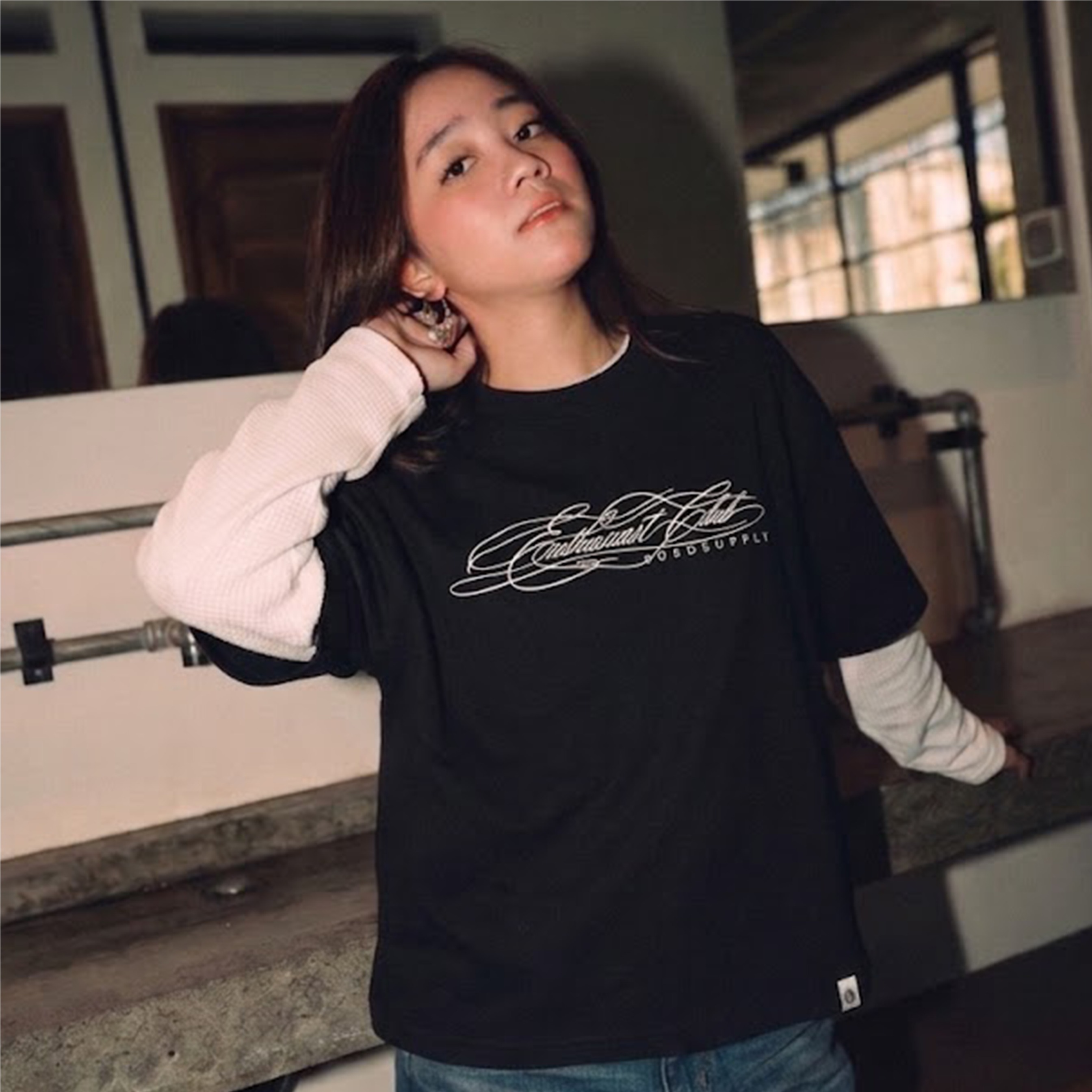 OOTDSUPPLY Longsleeve Boxy Combi Waffle Cursive Black White | Kaos Oversize Lengan Panjang Pria Wanita | Streetwear Unisex | OS-DS-BX-WFL-BW-002