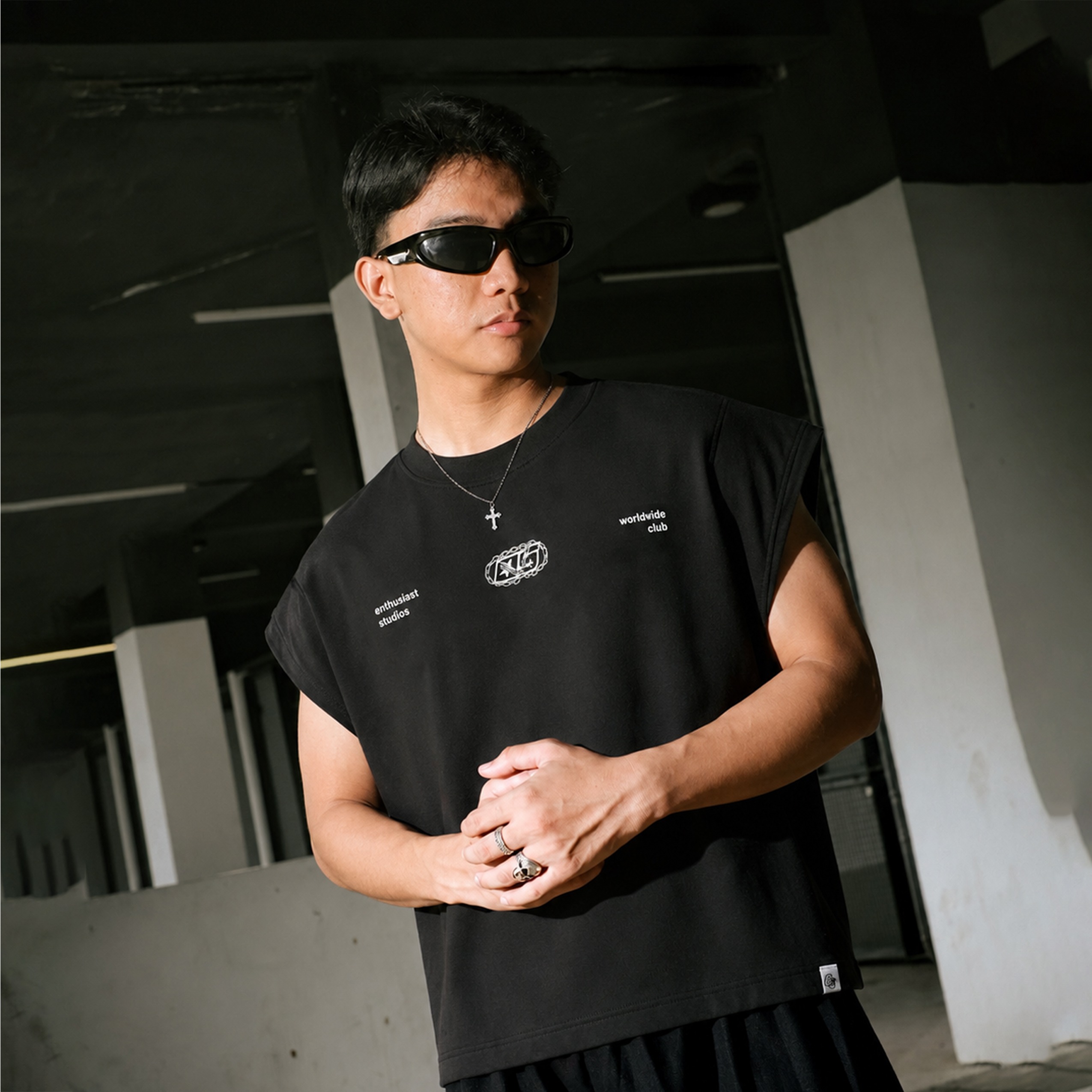 OOTDSUPPLY Oversize Boxy Tanktop Chain Black & White | Sleeveles Boxy Tee | Singlet Unisex 20s | OS-OVZ-BX-TNK-BLK-002