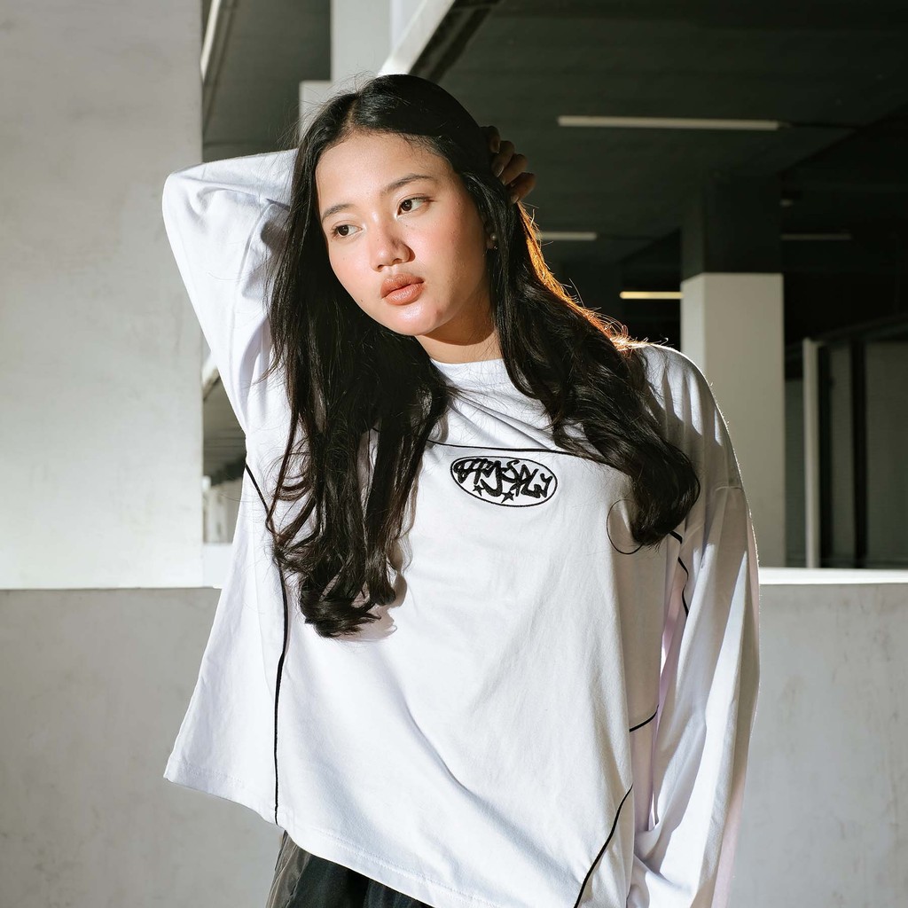 OOTDSUPPLY Longsleeve Boxy Cutline Circle Embroidery Black & White l Tshirt Boxyfit Panjang Unisex | Kaos Lengan Panjang Pria dan Wanita | LS-BX-CL-CE